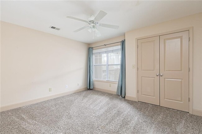 Building Photo - 804 Madison Ln S E