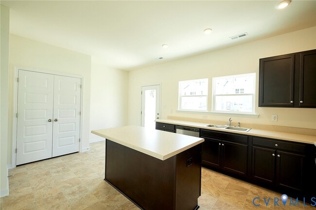 Building Photo - 214 Greenpark Rd