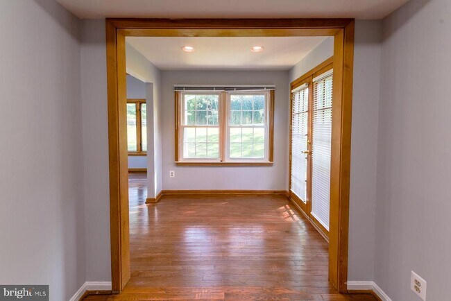 Building Photo - 1345 Carpers Farm Way