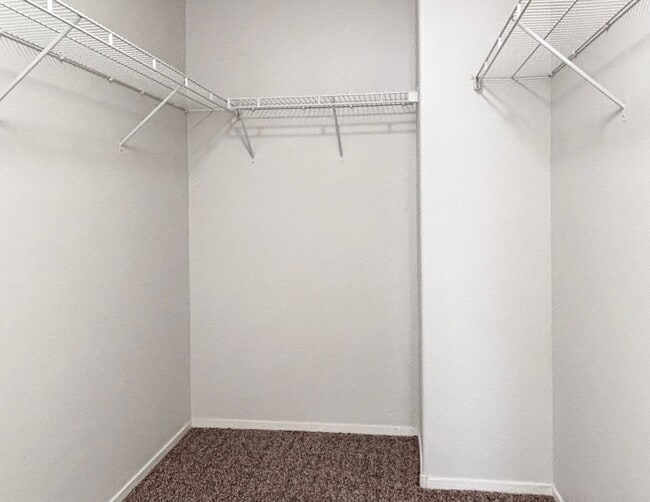 Building Photo - 2-story home with a Beautiful Sparkling Pool! Great floor plan!