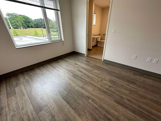 Building Photo - 409 Elm St