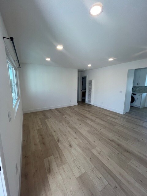 Building Photo - 17372 Dairyview Cir