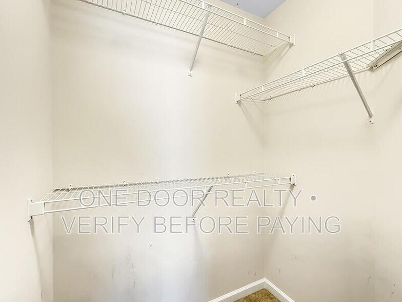 Building Photo - 402 Lewis Burwell Pl
