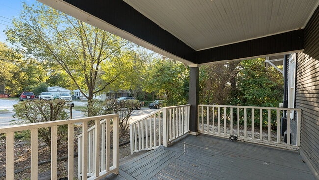 Building Photo - Super Cute One bedroom - Arts and Crafts s...