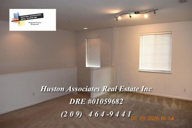 Building Photo - 458 N Covina St