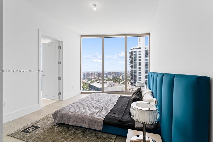 Building Photo - 17975 Collins Ave