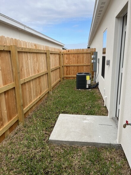 Building Photo - 84 E La Vista Ave