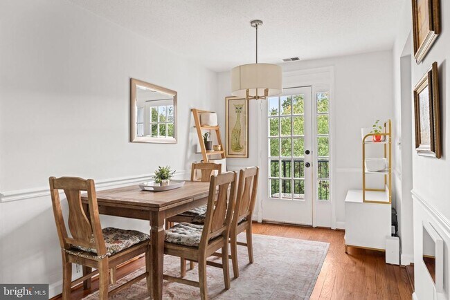 Building Photo - 3050 S Buchanan St