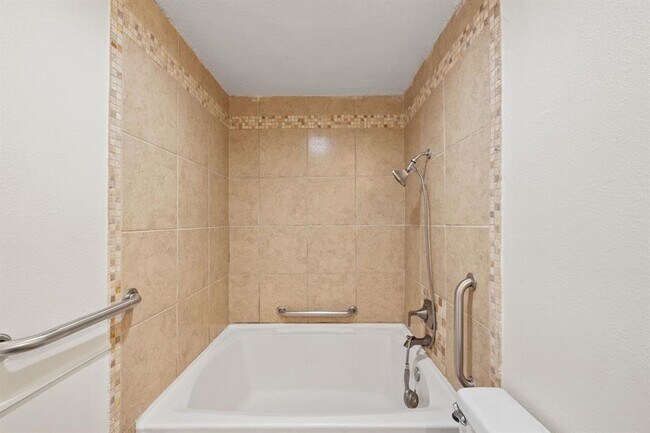 Building Photo - 1705 Crossing Pl