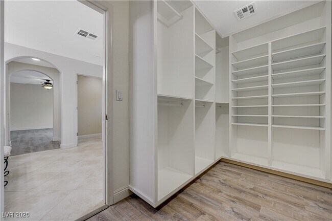 Building Photo - 2977 Queen Lake Ct