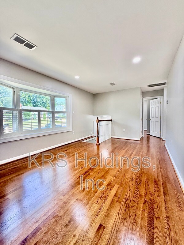Building Photo - 3931 Forestdale Ave
