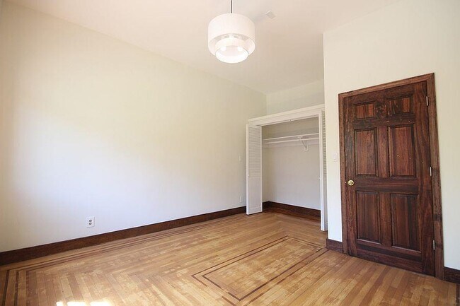 Building Photo - 126 Washington St