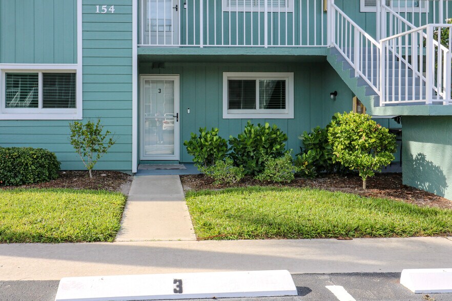 Building Photo - 154 Cypress Way E