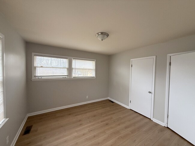 Building Photo - 2106 NW Sullivan Rd