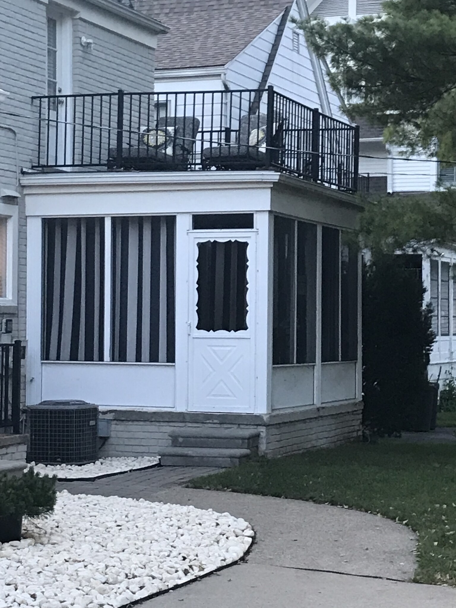 Summer Room & Upper Patio - 995 Henrietta St