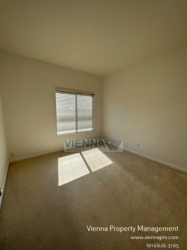 Building Photo - 108 Donegan Ct