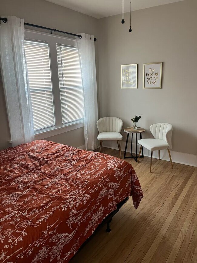 Building Photo - Spacious Benson Bungalow - 4BD 2B