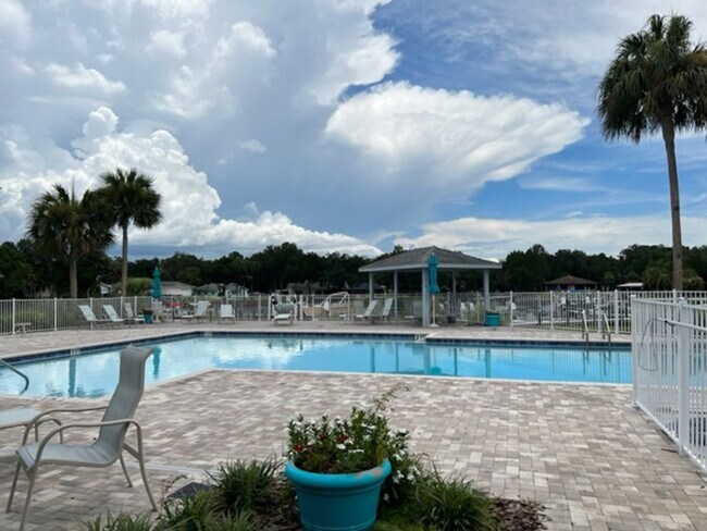 Building Photo - Beautiful Waterfront 2/2 Furnished Condo with community pool!