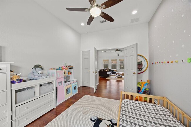 Building Photo - 15609 Royal Dublin Dr