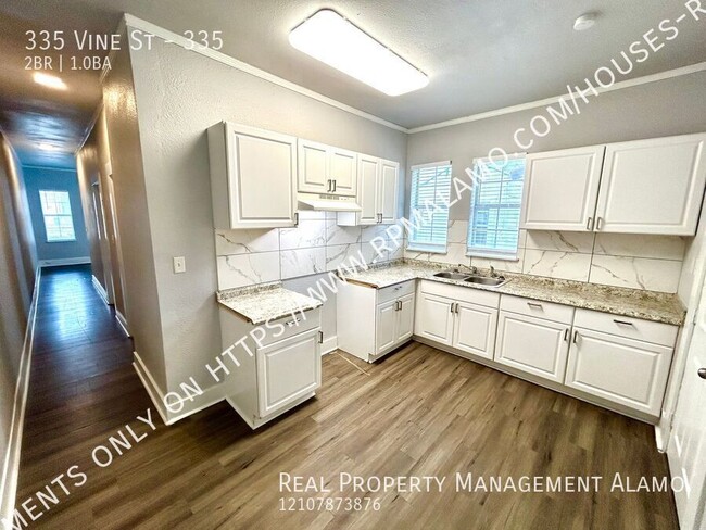 Building Photo - *MOVE IN SPECIAL* AVAILABLE NOW! 2 Bedroom...