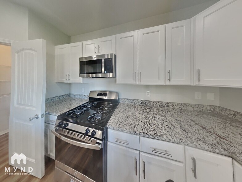 Building Photo - 1120 Sweet Gale Dr