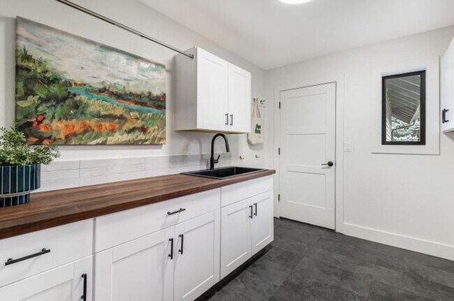 Building Photo - Beautiful Remodeled Home on Acreage!