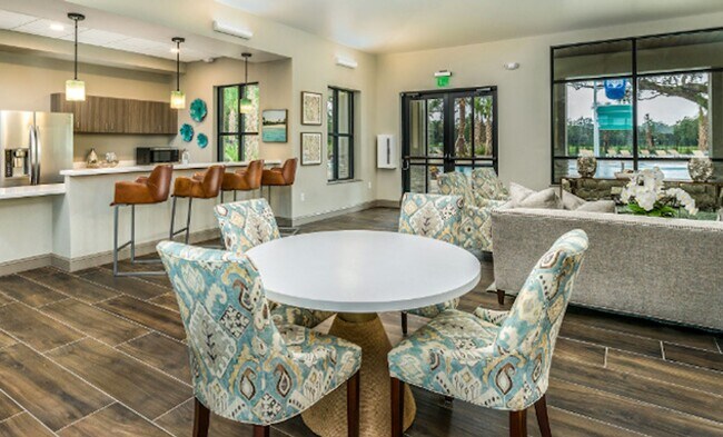 Building Photo - Welcome home to refined family living in this 3Bedrooms / 2.5Baths residence in Tohoqua!