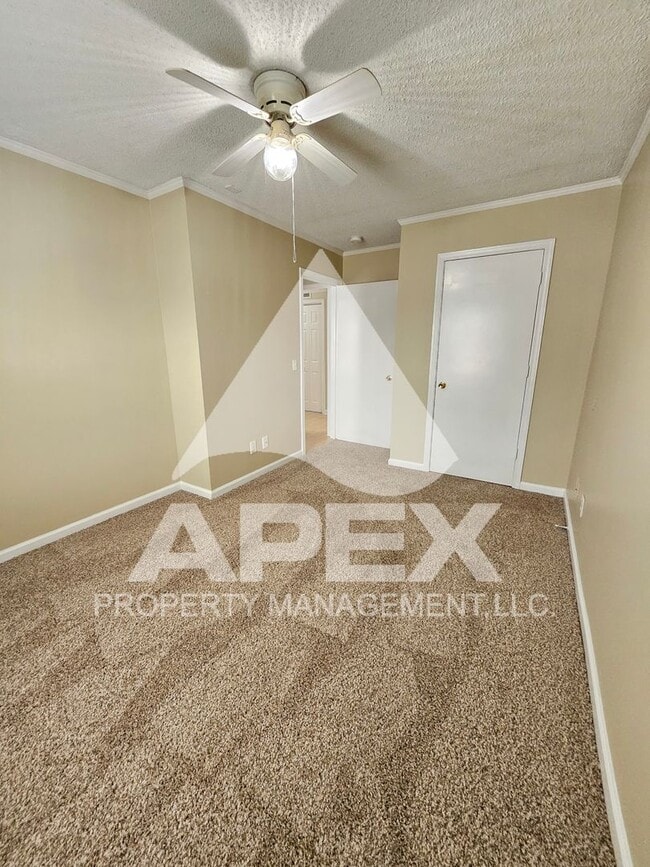 Building Photo - MOVE-IN SPECIAL,NO RENT TIL APRIL 1ST! - 3 Bd | 2 Ba Top Floor Condo in West Knoxville!