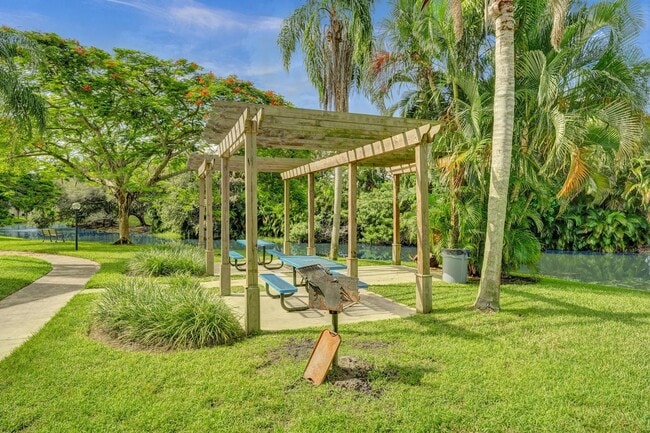 Building Photo - 12650 Vista Isles Dr