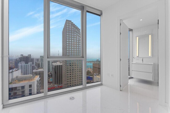 Building Photo - 300 Biscayne Blvd Way