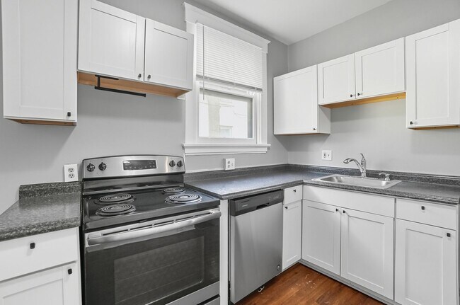 Building Photo - Emming Duplex