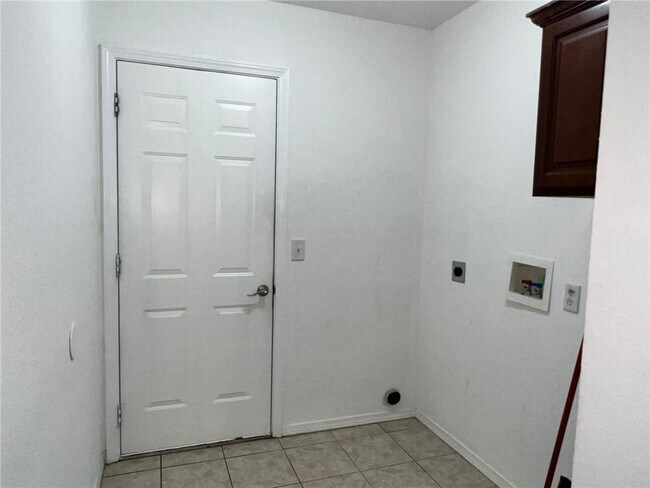 Building Photo - 2403 SW 20th St