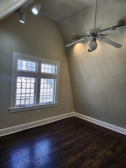 Building Photo - 2415 Saint Charles Ave