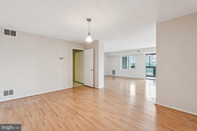 Building Photo - 8340 Greensboro Dr