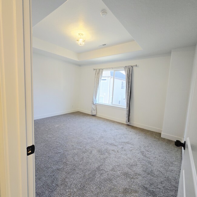 Building Photo - 4022 1100 N