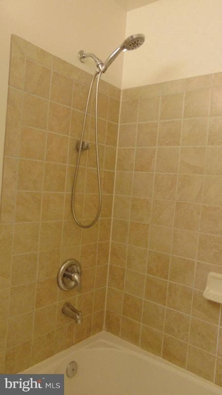 Building Photo - 25 Brucester Bridge Ct