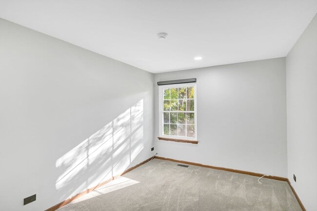 Building Photo - 2116 Glasgow Ct