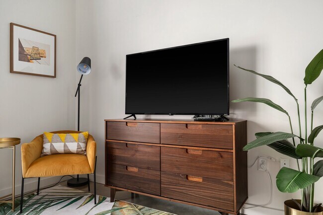 Building Photo - Midtown Studio for $1,120 – Walkable & Stylish