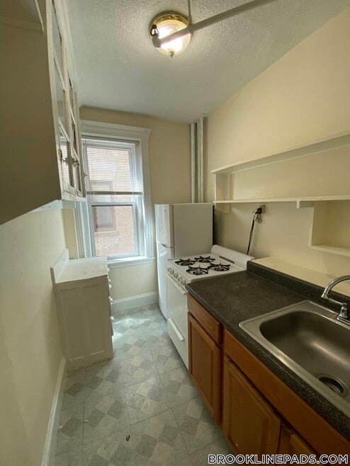 Building Photo - 360 Riverway
