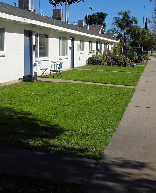 Building Photo - 11 E San Joaquin St