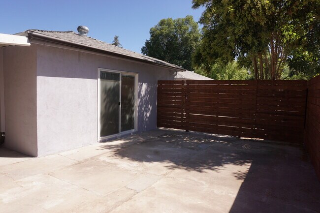 Building Photo - 7539 Enfield Ave