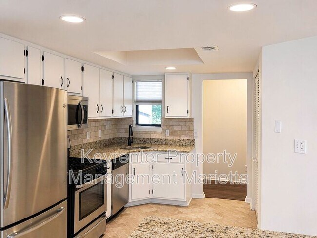 Building Photo - 2190 Palmyra Dr
