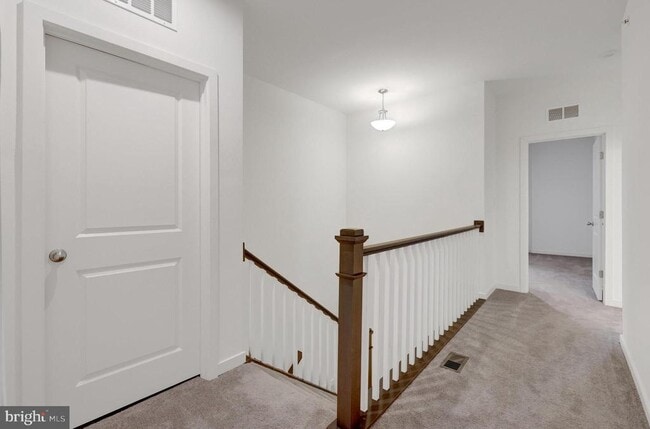 Building Photo - 20941 Bluebird Sq