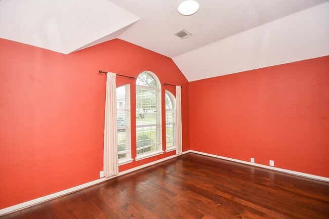 Building Photo - 9004 Sunrise Trail