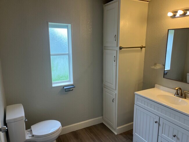 Building Photo - 5486 Williamsburg Ln