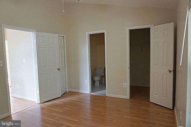 Building Photo - A gorgeous townhouse with one-car garage in a desired community in Germantown!