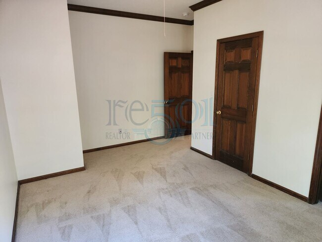 Building Photo - RARE exquisite home on acreage in the heart of West Little Rock!