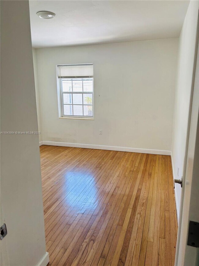 Building Photo - 7515 Dickens Ave