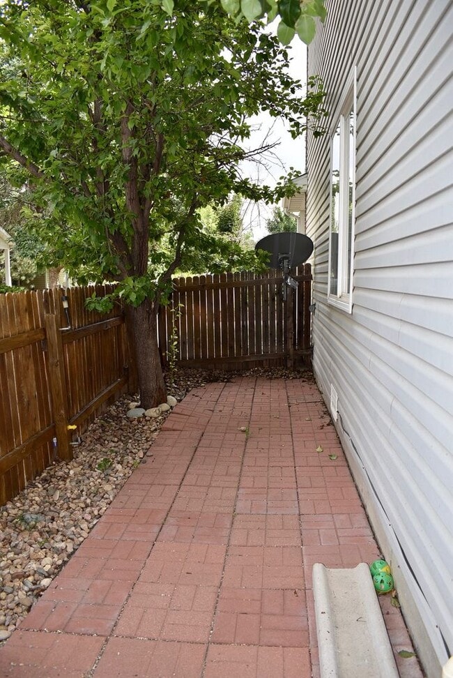 Building Photo - Beautiful 3 Bedroom/ 2.5 Bathroom Home in Northglenn Available May!!