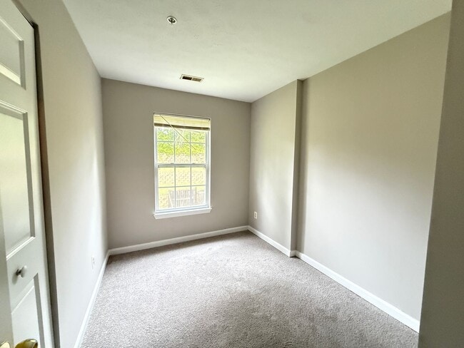 Building Photo - Updated 3-Bedroom Townhome in Aberdeen